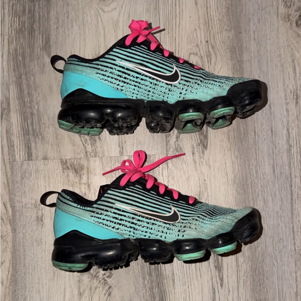 Nike flyknit 6Y or W 8.5